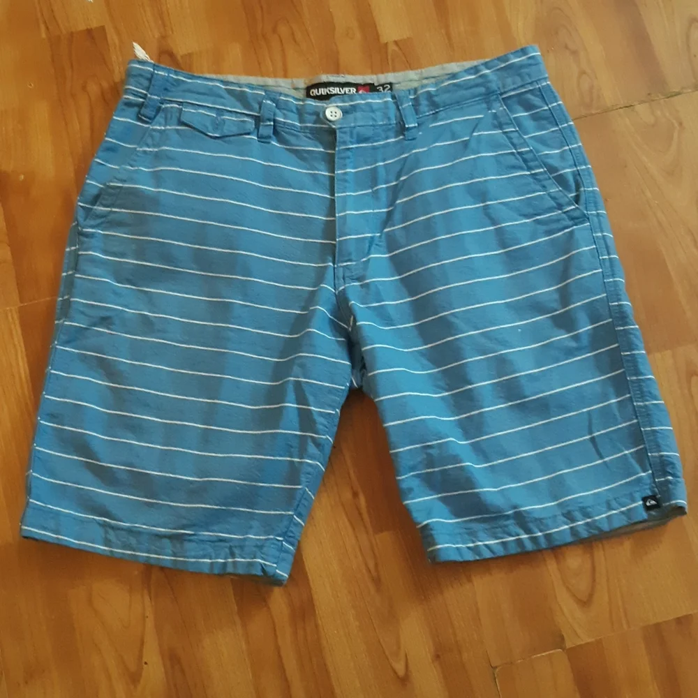 Mens Shorts QUIKSILVER Causal Waist Size 32 b17 Denim Blue White Striped
